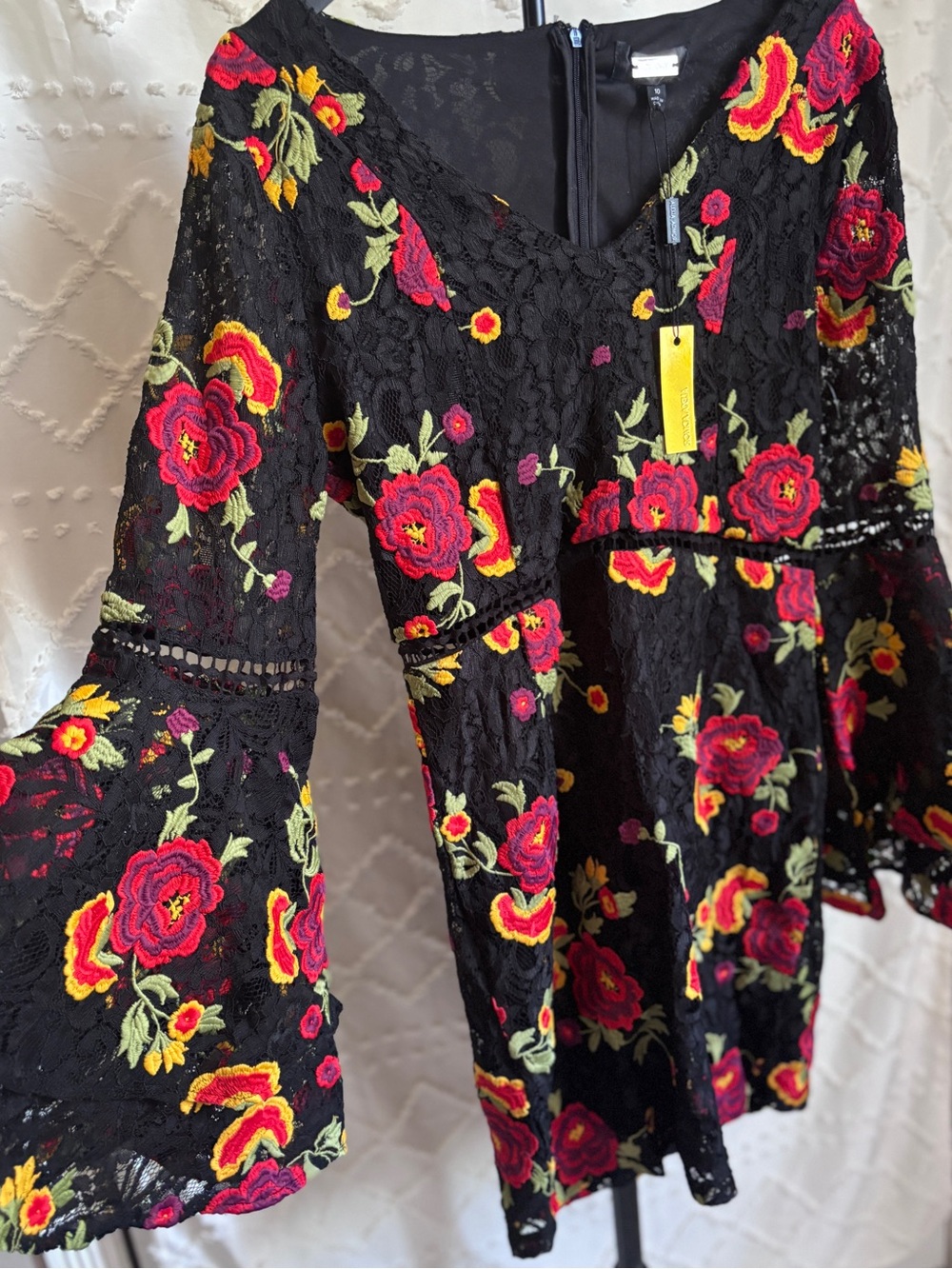 NWT Alexia Admor Black Lace Embroidered Floral Bell Sleeve Dress Size 10 - Picture 3 of 9